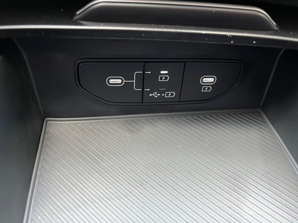 KIA SPORTAGE 1.6 T-GDI HEV Business Line 2WD